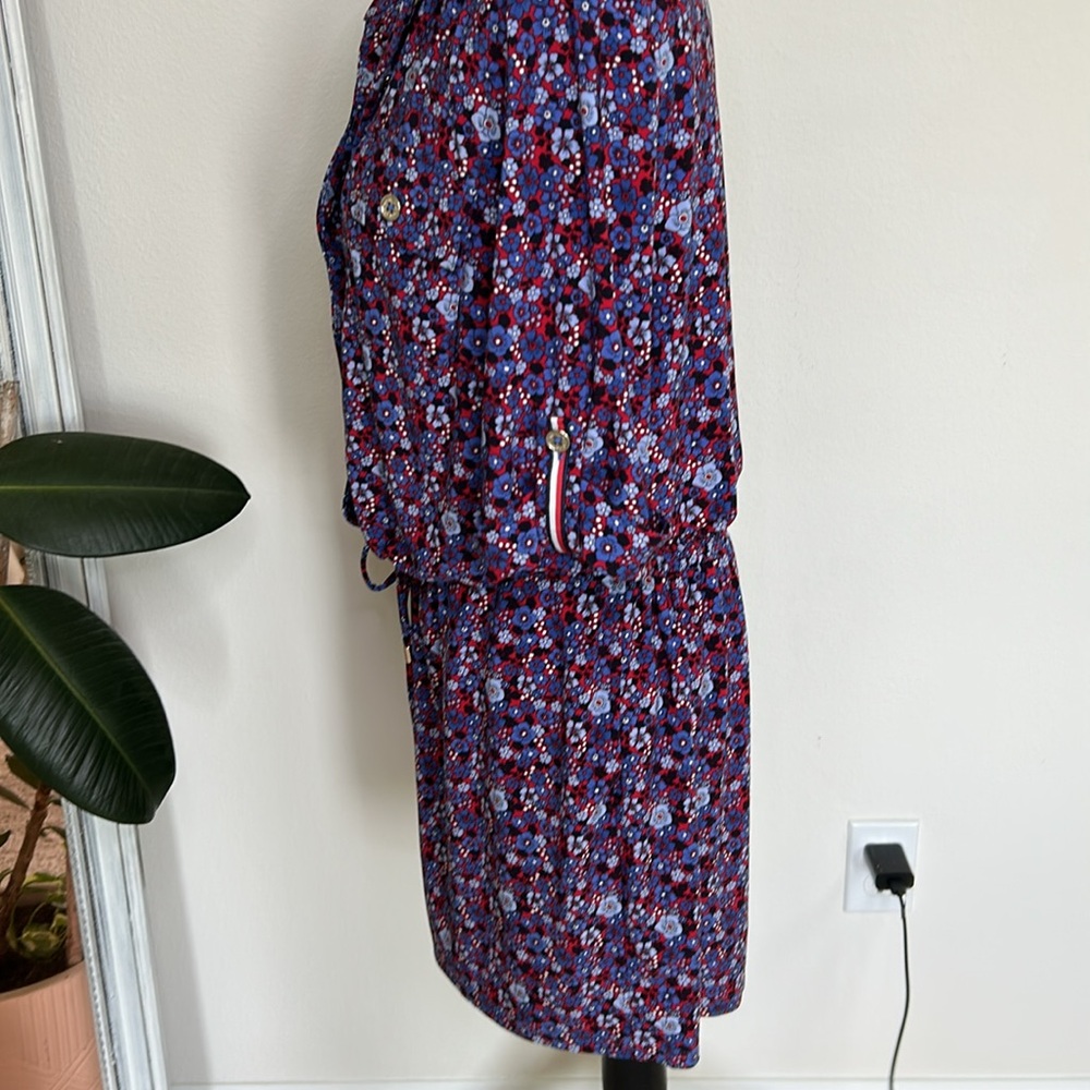 TOMMY HILFIGER short romper with adjustable waist and button details. - Picture 3 of 15